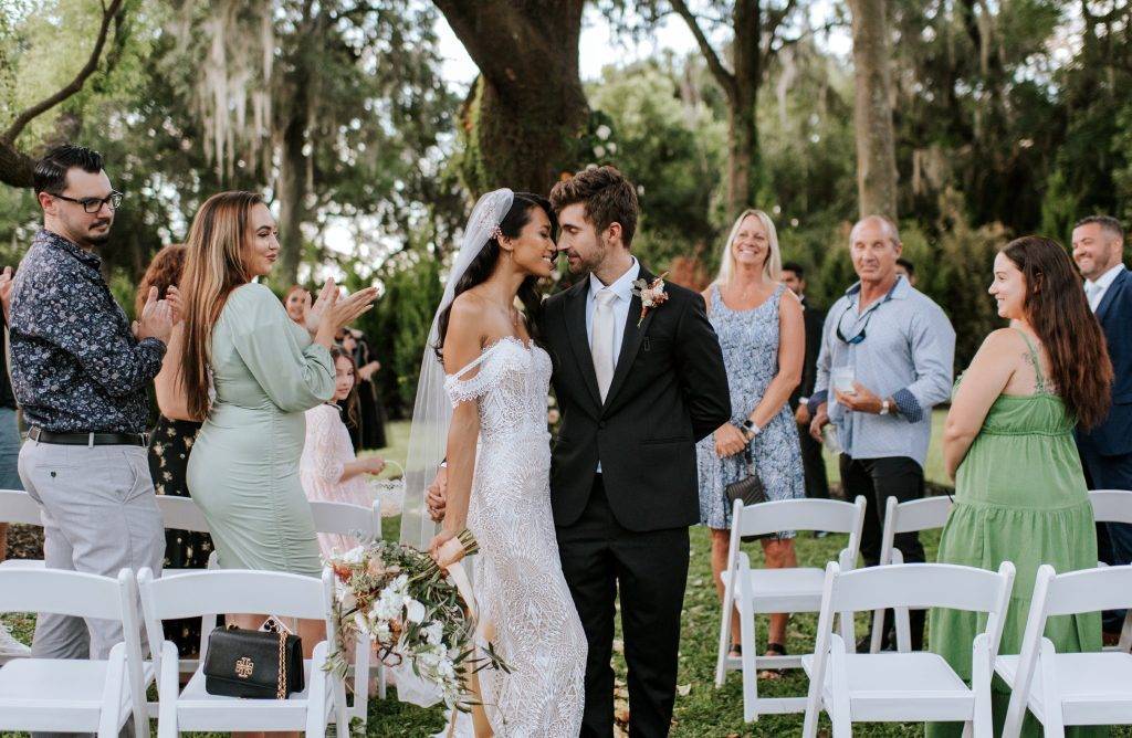 Florida outdoor wedding venue - Ceremony under the oak trees
