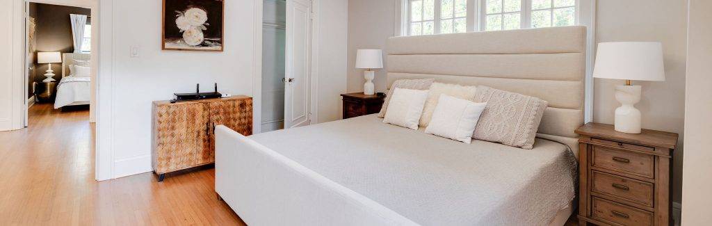 Main Villa - Bedroom 2 - King bed - Sleeps 2