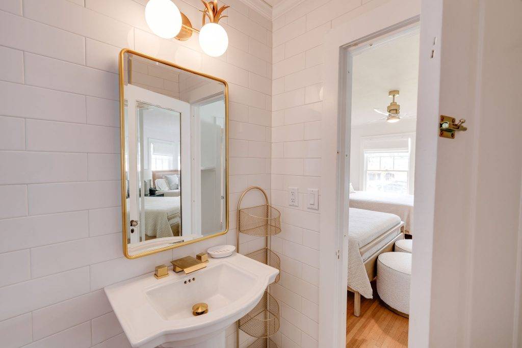 Main Villa - Bathroom attached to double queen room